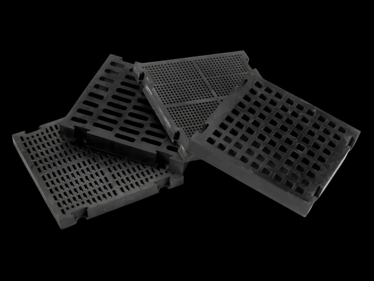 Polyurethane wear component for mining and bulk material handling